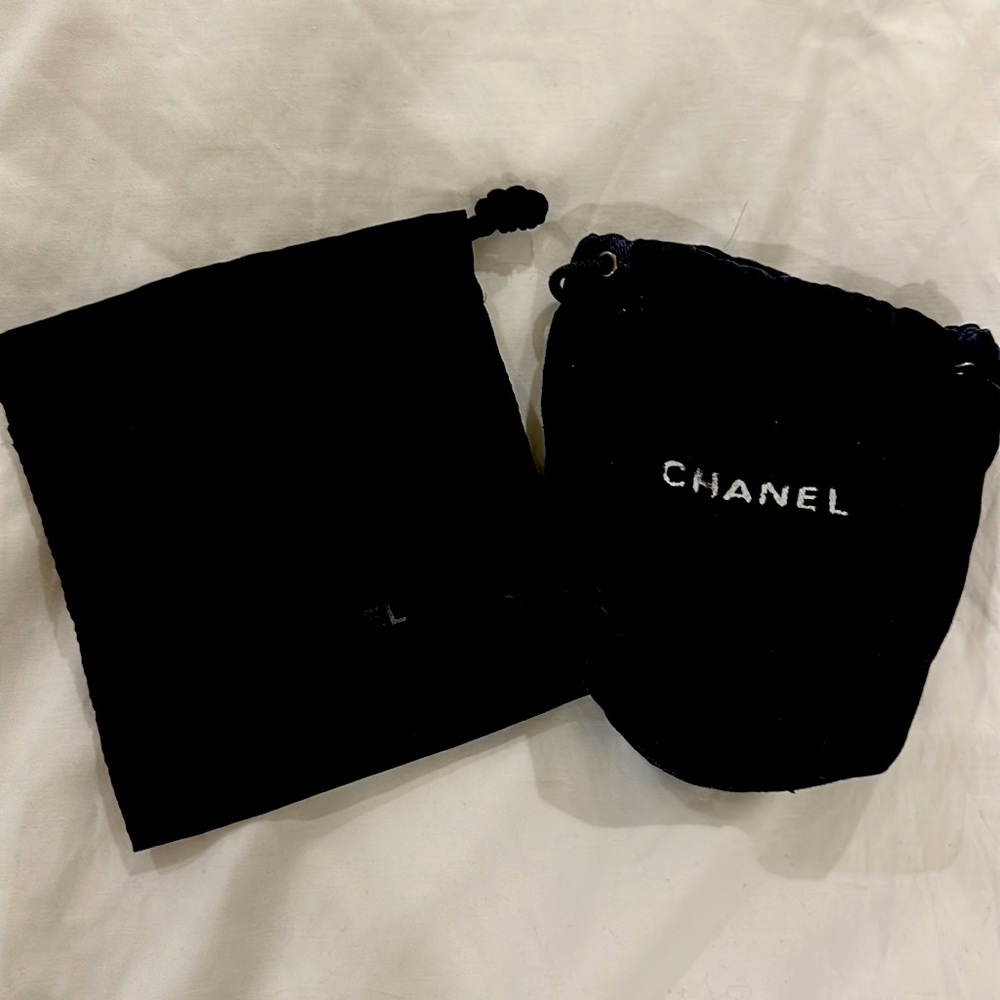 2 chanel pouches